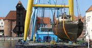 Gdańsk. Z dna Mariny wyciągnięto zatopiony jacht. Leżał tam przez trzy lata