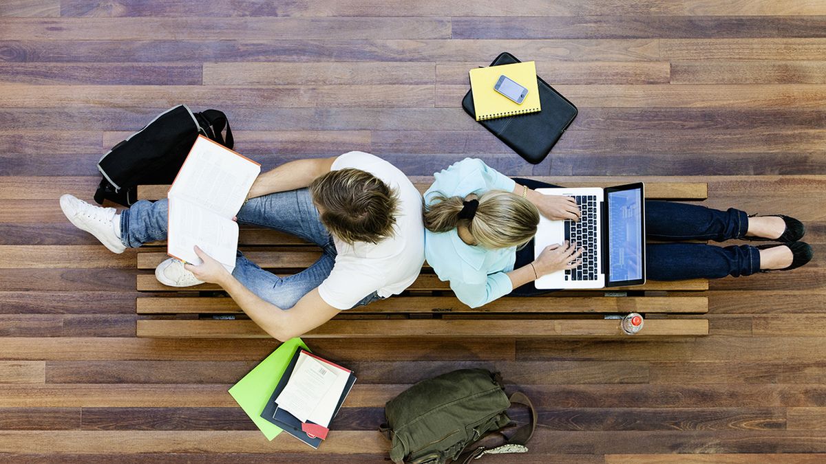 Kierunki studiów aktualnie najpopularniejsze nie muszą wiązać się z najwyższą pensją