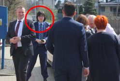 Młody doradca Macierewicza powrócił. Pomaga promować "Piątkę PiS"