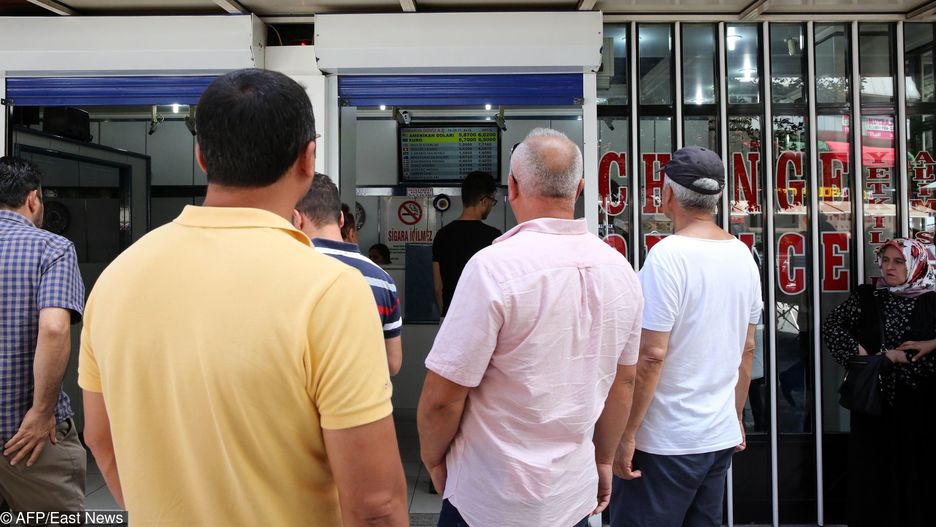 Lira mocno straciła na zawirowaniach w Turcji