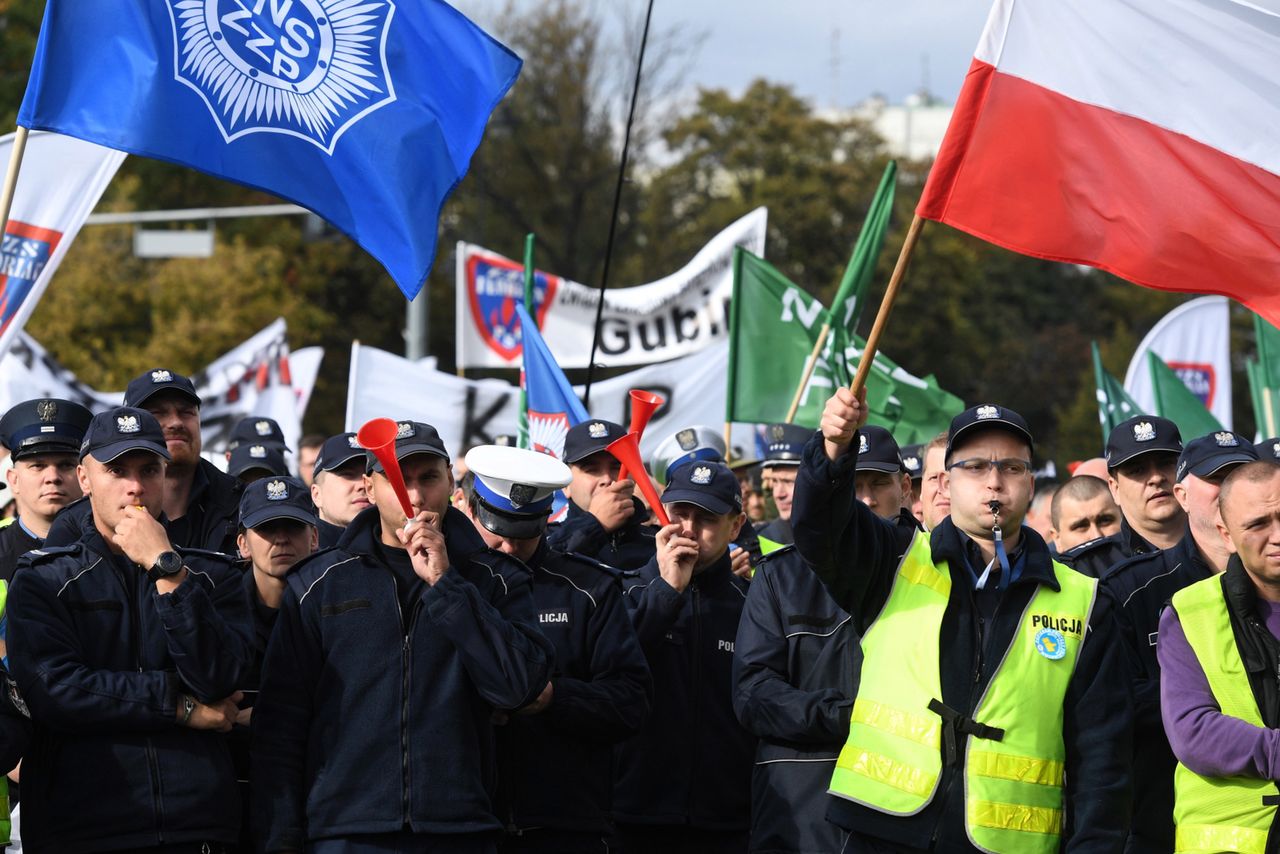 Protest mundurowych w Warszawie. Do związkowców wyszli tylko urzędnicy