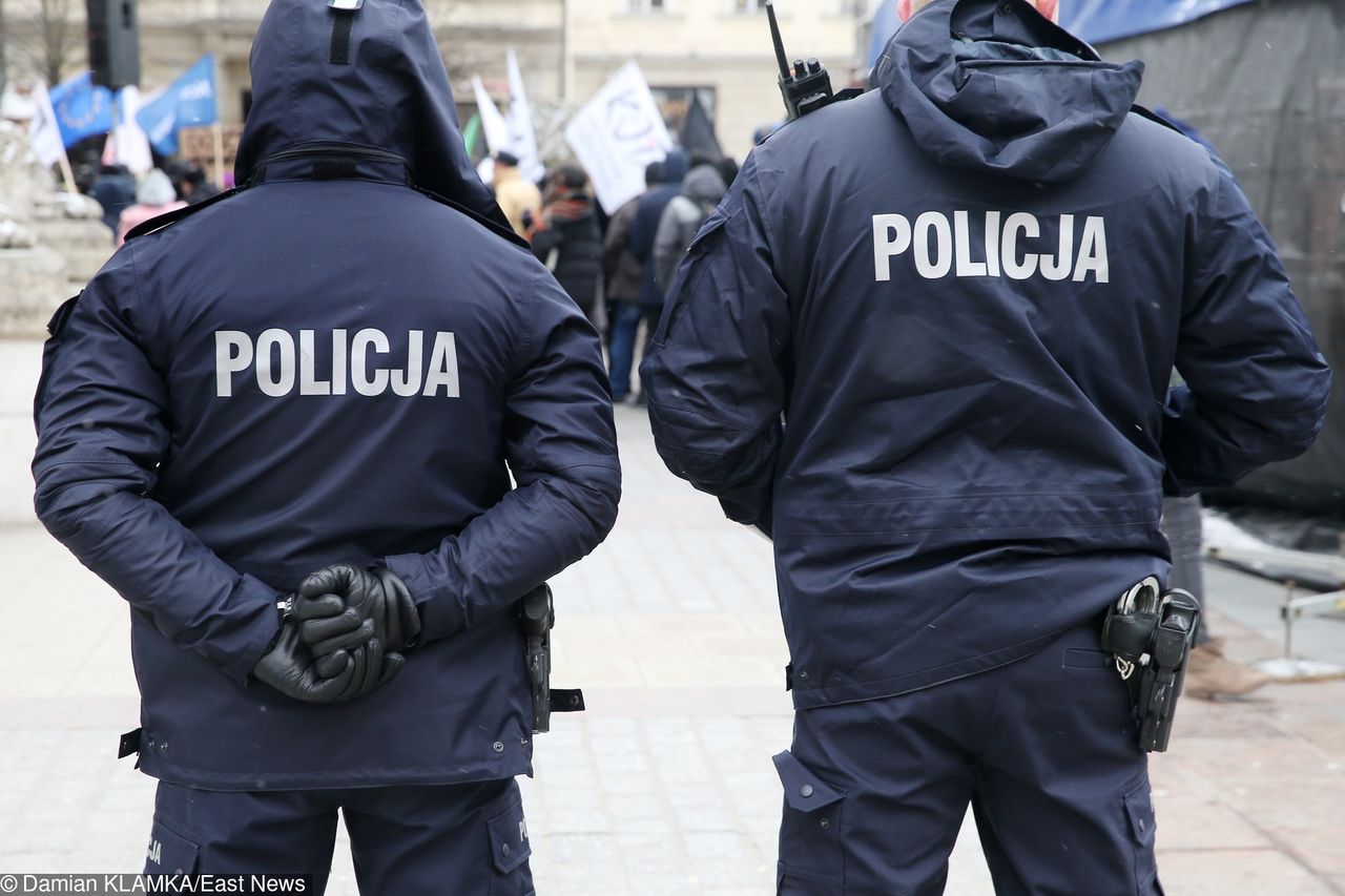 "Zamykałem przypadkowych ludzi w areszcie". Policjant wziął L4, bo kazano mu fałszować statystyki