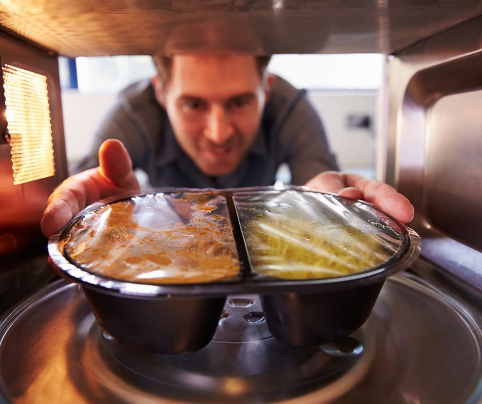 Najtańszy sposób wyczyszczenia mikrofalówki- Pyszności/ źródło: Canva