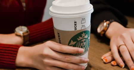 Nowa kawa w Starbucks niedługo trafi do sprzedaży. Fani są zaskoczeni