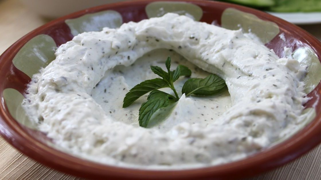 Ser labneh w miseczce