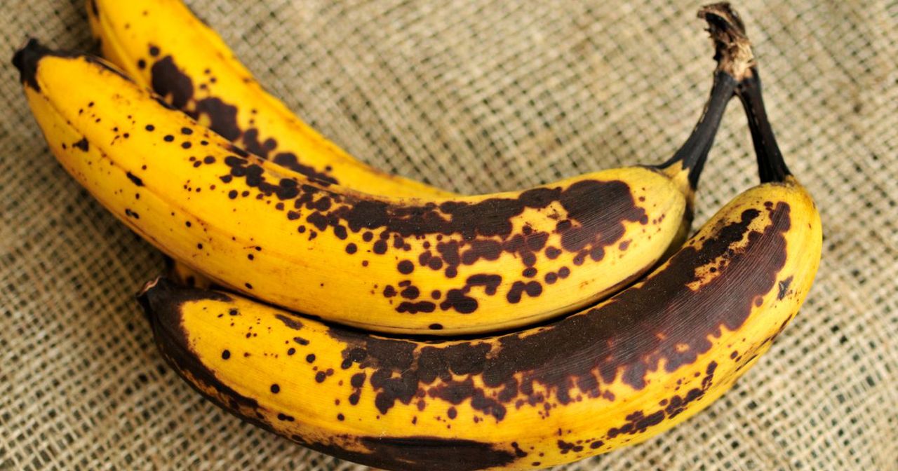 Nigdy nie jedz takich bananów. Od razu wyrzuć je do kosza