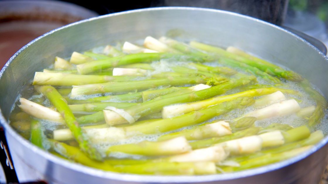 Jak gotować szparagi - Pyszności, źródło: Canva