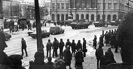 25 lat temu - oblicza stanu wojennego