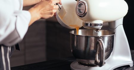 Ułatw sobie pracę w kuchni. Wybraliśmy przydatne roboty kuchenne do 400 złotych