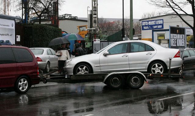 Oto typowe przekręty osób sprzedających używane auta