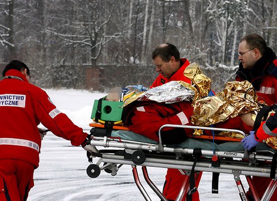 Stan lekarza z rozbitego śmigłowca ciężki, ale stabilny