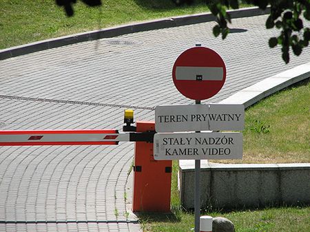 Zamknąć zamknięte osiedla