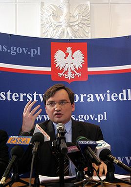 Ziobro ujawnił akta "moskiewskiej pożyczki" dla PZPR