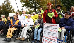 Protest niepełnosprawnych przed kancelarią Morawieckiego. "To hańba dla rządu PiS"