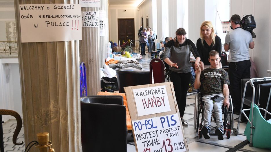 Protest niepełnosprawnych w Sejmie trwa już dwa tygodnie.