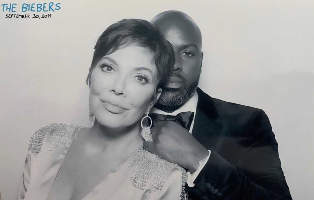 Kris Jenner i Corey Gamble  - ślub Justina Biebera i Hailey Bieber