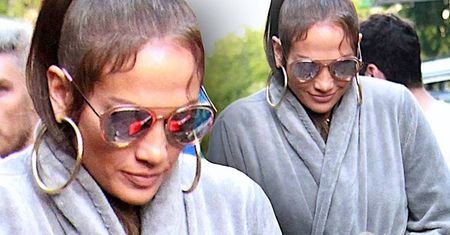 Jennifer Lopez w bardzo dziwnej stylizacji. Szczególnie buty przykuwają uwagę