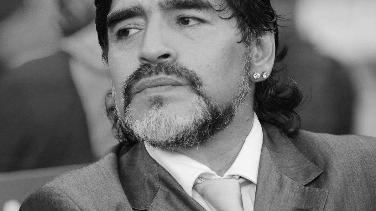 Diego Maradona umierał w samotności i zapomnieniu. Byli przy nim tylko złodzieje. Doszło do skandalicznej kradzieży