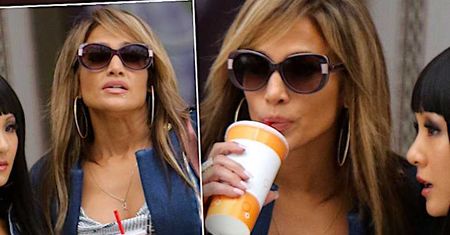 Jennifer Lopez została szefową gangu luksusowych striptizerek! Paparazzi przyłapali ją na słodkich pieszczotach w pracy!