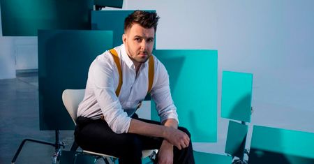Grzegorz Hyży po raz pierwszy na żywo z piosenką z filmu "Pech to nie grzech" w The Voice of Poland!