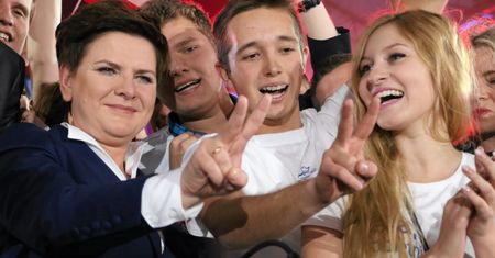 Młodzi już nie są z PiS? Zaskakująco dużo przeciwników rządu Beaty Szydło