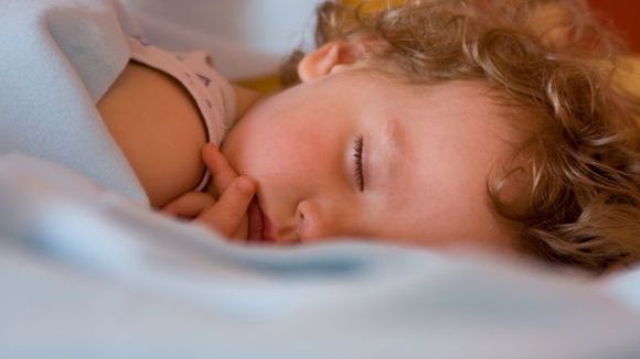 Rozczesywanie dziecka rano może być koszmarem