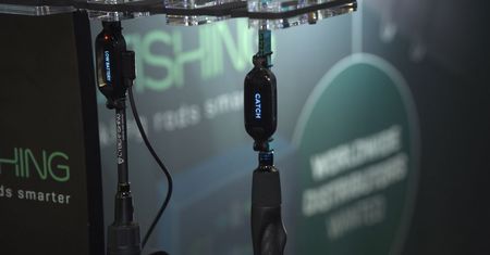 Technologie coraz skuteczniej wspierają hobbystów. Inteligentny czujnik wskaże wędkarzom najlepsze miejsce połowu, a luneta pomoże obrać cel myśliwym