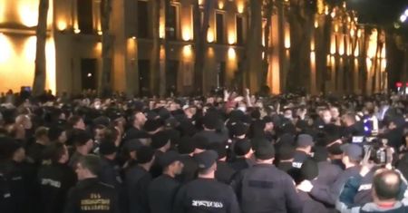 Protesty przeciwko brutalności policji w Tbilisi