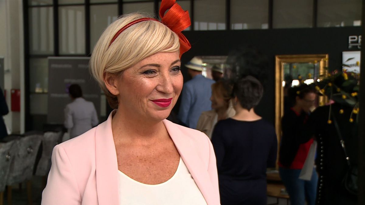 Rośnie zainteresowanie Polek stylowymi nakryciami głowy. Prawdziwy renesans przeżywają kapelusze i fascynatory