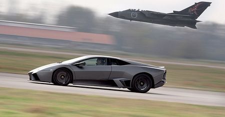 Lamborghini Reventon kontra Panavia Tornado