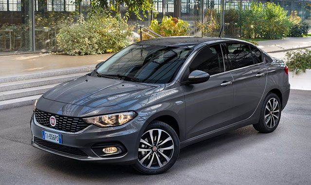 Fiat Tipo kontra Citroen C-Elysee. Mecz Włochy-Francja