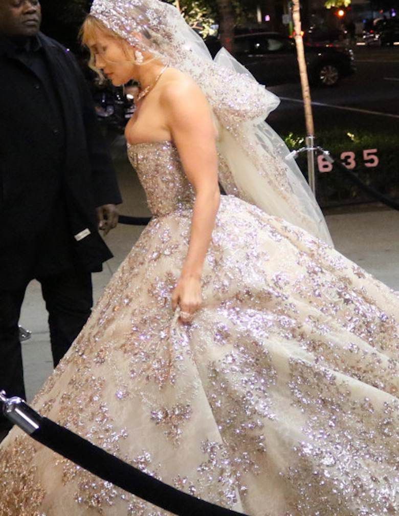 Jennifer Lopez w sukni ślubnej na planie filmu Marry Me
