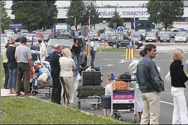 Alarm bombowy na lotnisku w Katowicach był fałszywy