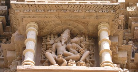 Świątynie w Khajuraho. Rzeźby przepełnione erotyką