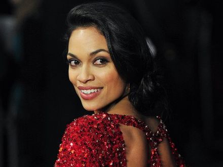 Rosario Dawson: "Nie oskarżajcie Rihanny"