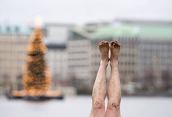 Zakopał się w ziemi. Udawał drzewo