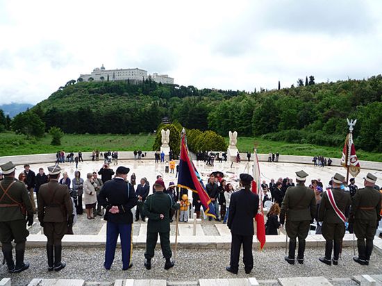 Cmentarz na Monte Cassino odzyskuje godny wygląd