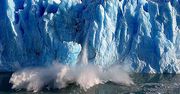 Uwaga, lodowiec pęka!