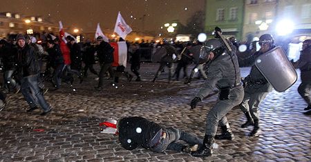 Tak lało ZOMO - zobacz zdjęcia