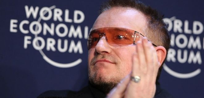 Bono zarabia na Facebooku