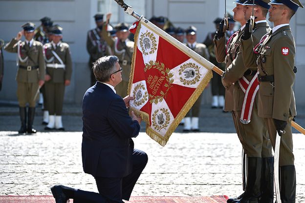 Bronisław Komorowski żegna się z wojskiem. "Sprawy obronności należą do najważniejszych"