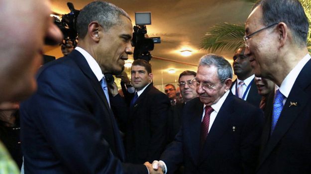 Barack Obama i Raul Castro w Panamie
