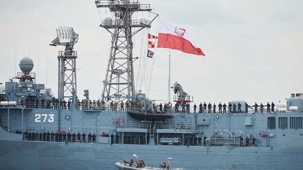 Pożegnanie fregaty rakietowej ORP Gen. Tadeusz Kościuszko w porcie wojennym w Gdyni
