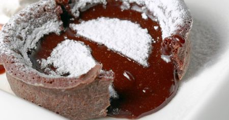 Czekoladowa lawa z nadzieniem malinowym