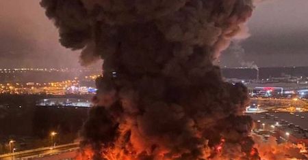 Pożar w centrum handlowym pod Moskwą. Zawaliła się część budynku