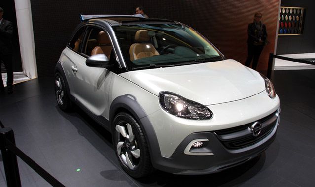 Produkcyjny Opel Adam Rocks pod koniec 2014 roku