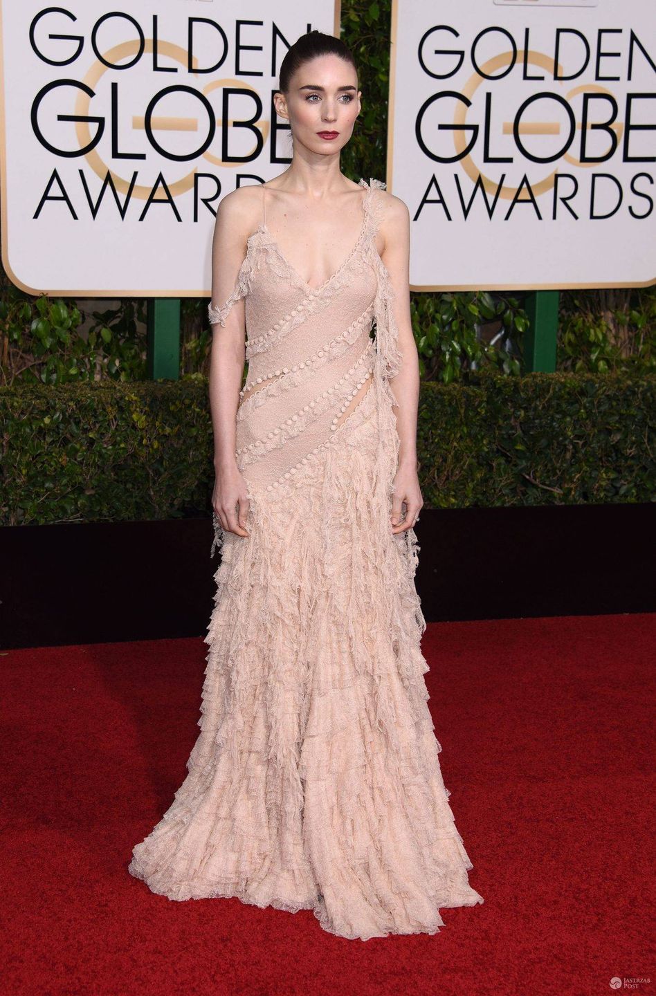Kreacja: Alexander McQueen. 
Rooney Mara, Złote Globy 2016 (fot. ONS)
