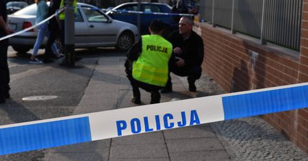 Wiązów: atak nożownika. Młoda kobieta trafiła do szpitala