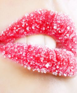 Peeling na usta - domowe przepisy na peeling ust