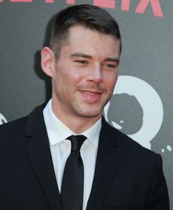 "Sense8": Brian J. Smith ujawnił, że jest homoseksualistą. Miał trudne dzieciństwo